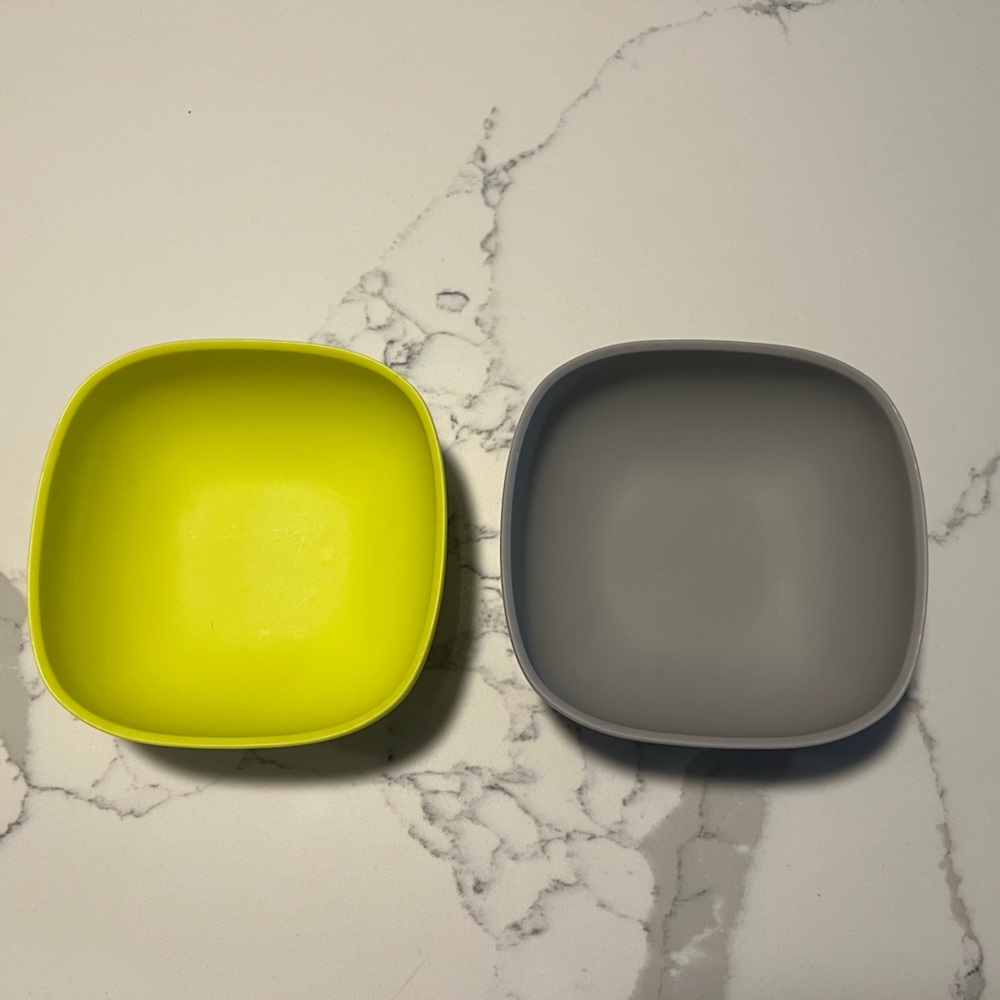 Set of Two BÉABA Silicone Suction Bowls - Yellow and Gray